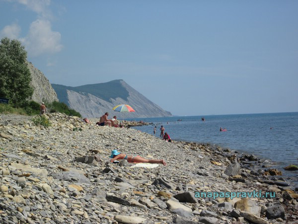 Каменно-галечный пляж. Анапа в июне