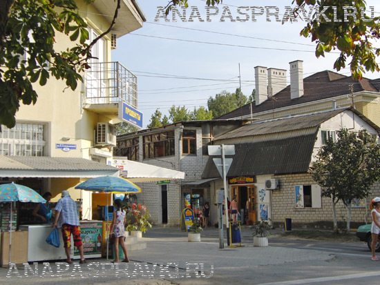 Торговые точки на улице Кати Соловьяновой в Анапе