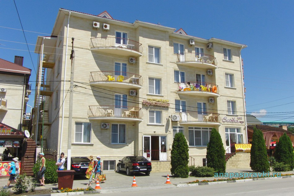 Гостиница "Кристина" и кафе "Сильвия" в Витязево